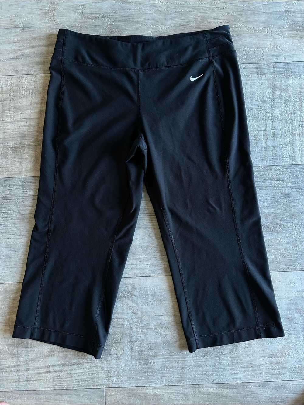 Nike Dri-Fit Black Cropped Capri Leggings Size M